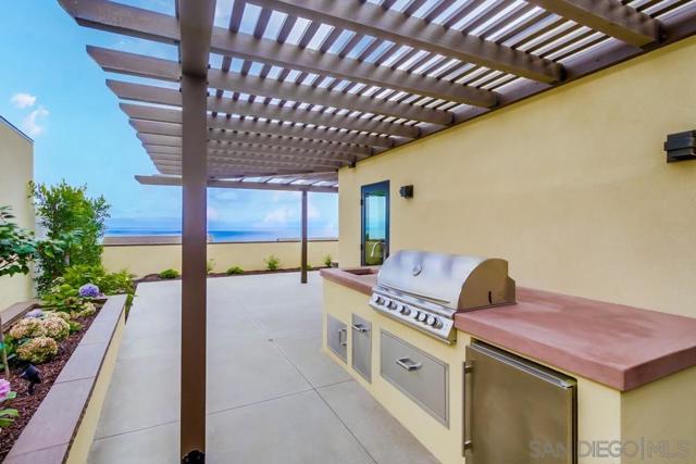14066 Crest Way, Del Mar CA: https://media.crmls.org/mediaz/9f60f82b-4e8c-4047-ab0a-3690bfc21440.jpg