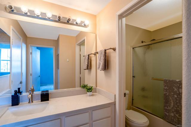1344 Paizay Pl, Chula Vista CA: https://media.crmls.org/mediaz/9f618578-b347-4b3d-89bf-2fa41bf0ab7e.jpg