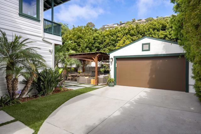6411 Dowling Dr, La Jolla CA: https://media.crmls.org/mediaz/9f61a6b7-67d3-4d50-af40-a74efe0403af.jpg