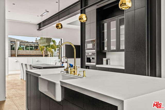 1346 Abbot Kinney Boulevard, Venice CA: https://media.crmls.org/mediaz/9f61b7aa-1566-49d6-b996-40fa18ce85c3.jpg