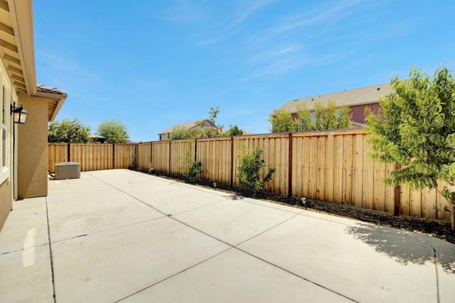2606 Salinger Avenue, Tracy CA: https://media.crmls.org/mediaz/9f632768-c27e-448b-a839-a5f8b8aeb595.jpg