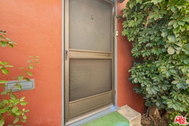 1338 19th Street, Santa Monica CA: https://media.crmls.org/mediaz/9f6368b0-a32e-4696-bf39-55e5908419de.jpg