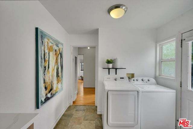 828 Hill Street, Santa Monica CA: https://media.crmls.org/mediaz/9f63d4c3-be72-43a0-8ddb-522e0140bf07.jpg