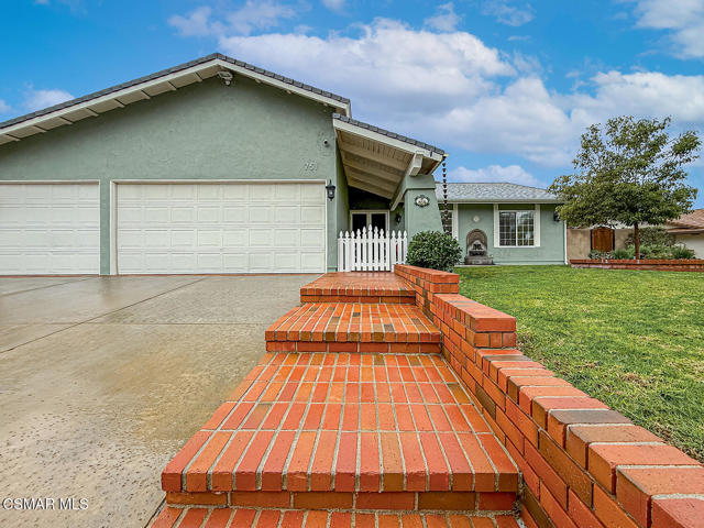 751 Muirfield Avenue, Simi Valley CA: https://media.crmls.org/mediaz/9f63d9ce-ac0e-475c-85d0-062ce8ed79fb.jpg