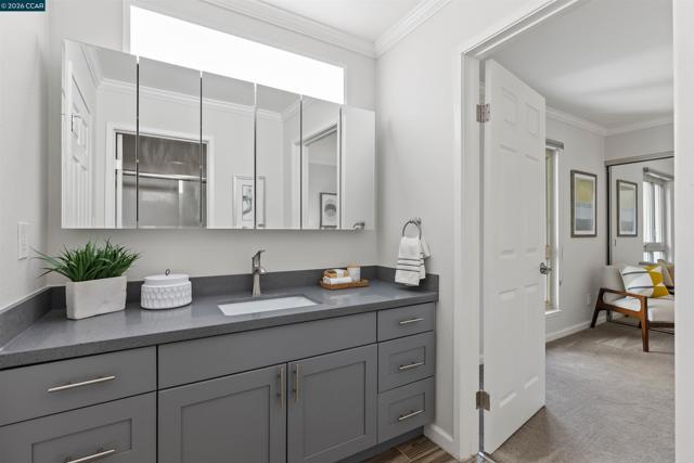 590 El Dorado Ave, Oakland CA: https://media.crmls.org/mediaz/9f648918-316b-4b40-8b74-0874d6d65c5b.jpg