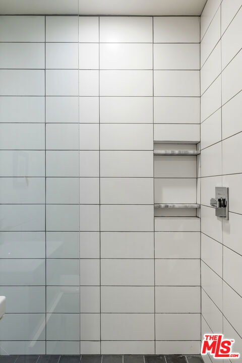 https://media.crmls.org/mediaz/9f64a667-82c4-45b9-8fe9-7c6232bcda25.jpg?preset=X-Large