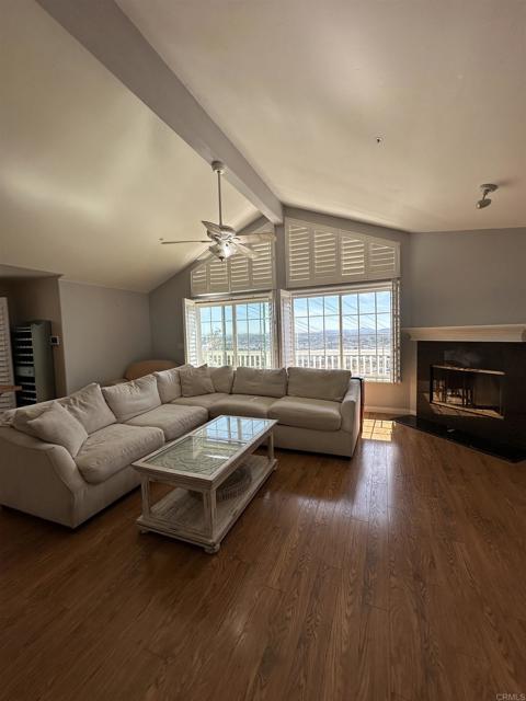 Detail Gallery Image 3 of 17 For 945 Deodar Rd, Escondido,  CA 92026 - 3 Beds | 3 Baths