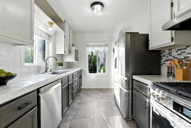 35 Mono Street, Brisbane CA: https://media.crmls.org/mediaz/9f65cfe4-22e7-4158-9f88-0865959470b0.jpg