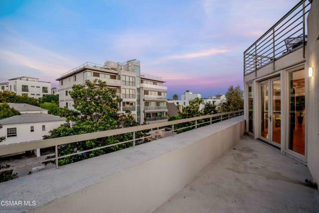 1645 Malcolm Avenue, Los Angeles CA: https://media.crmls.org/mediaz/9f664879-344b-4137-9639-62a67abb86d3.jpg