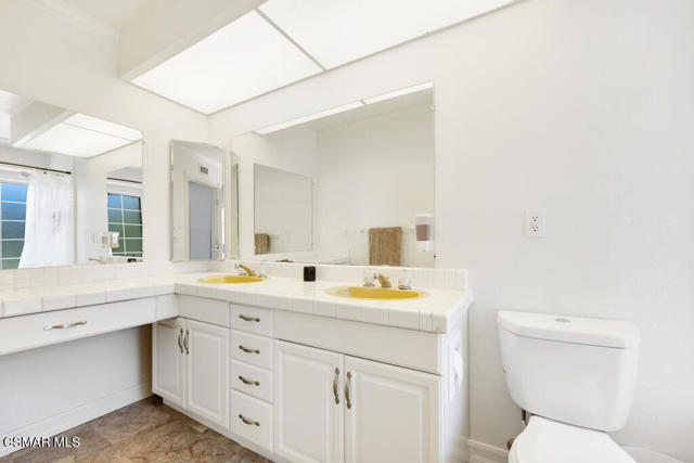 818 N Lois Avenue, Newbury Park CA: https://media.crmls.org/mediaz/9f667e04-c5e0-4945-89bc-7526884e7158.jpg
