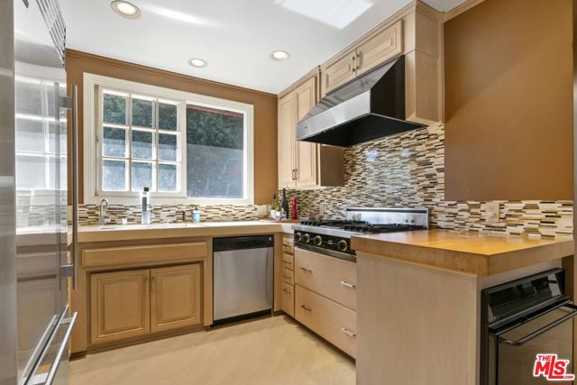 4247 SESPE Avenue photo 16