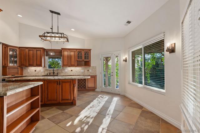 2610 Sunset Hills, Escondido CA: https://media.crmls.org/mediaz/9f685726-72bc-40e6-afd5-890a8146eb71.jpg