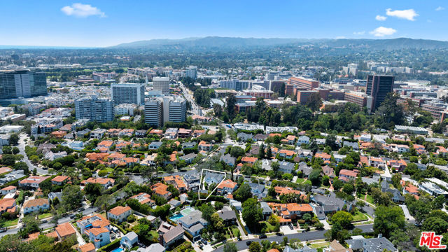 10736 Le Conte Avenue, Los Angeles CA: https://media.crmls.org/mediaz/9f687887-ec7a-4c58-88ab-2ff5314c482b.jpg