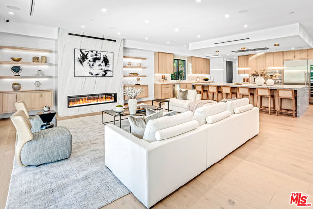 17228 Otsego Street, Encino CA: https://media.crmls.org/mediaz/9f6990ac-a196-4e4d-bcb8-148d1a542457.jpg