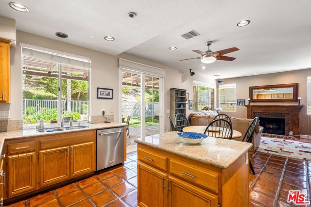 25547 Clemens Court, Stevenson Ranch CA: https://media.crmls.org/mediaz/9f69e8bf-5d04-4f96-a955-bd40bece8610.jpg