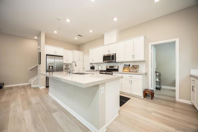 2097 Bluestone Cir, Chula Vista CA: https://media.crmls.org/mediaz/9f6a1079-5932-454d-bbca-40c1adeaecab.jpg