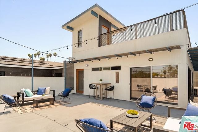 621 San Juan Avenue, Venice CA: https://media.crmls.org/mediaz/9f6a22bf-b9f9-4879-b431-03eee46fe6aa.jpg