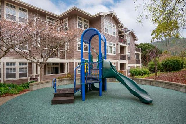 733 Swallowtail Court, Brisbane CA: https://media.crmls.org/mediaz/9f6a48a8-9fef-4bfd-821e-6cf88e28404d.jpg