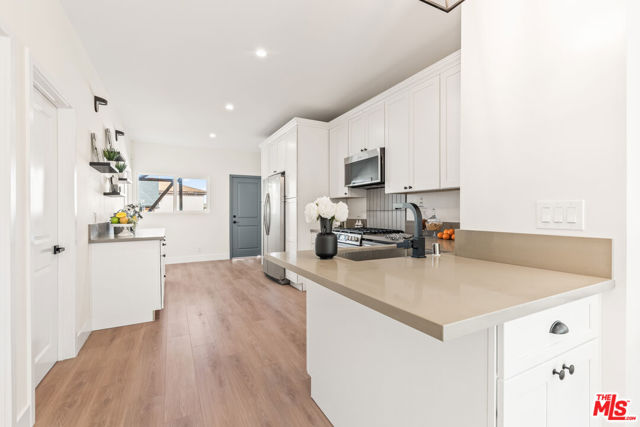 426 N Pacific Avenue, San Pedro CA: https://media.crmls.org/mediaz/9f6af483-70ee-4140-9d0d-3dab269a5565.jpg
