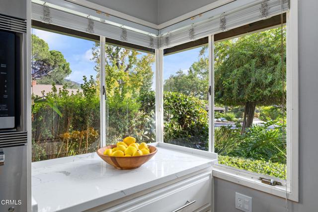 1915 Canyon Close Road, Pasadena CA: https://media.crmls.org/mediaz/9f6b033e-d861-47f3-94b8-f71abb1b6dca.jpg