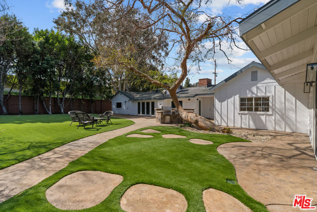 5656 Penfield Avenue, Woodland Hills CA: https://media.crmls.org/mediaz/9f6cf554-dc67-4a09-9a86-8591abb5be93.jpg