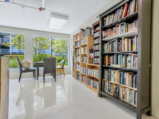2 Admiral Dr, Emeryville CA: https://media.crmls.org/mediaz/9f6d274f-b346-4962-adc9-555d63697a21.jpg