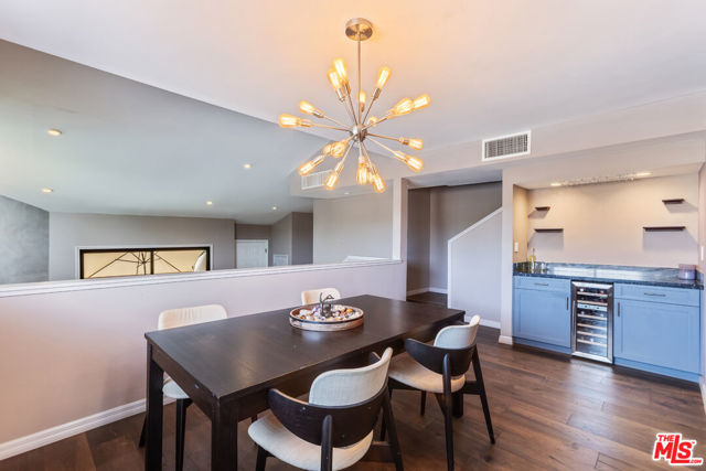 15161 Magnolia Boulevard, Sherman Oaks CA: https://media.crmls.org/mediaz/9f6d4209-b1ad-4c69-a7a9-fc15462558ff.jpg