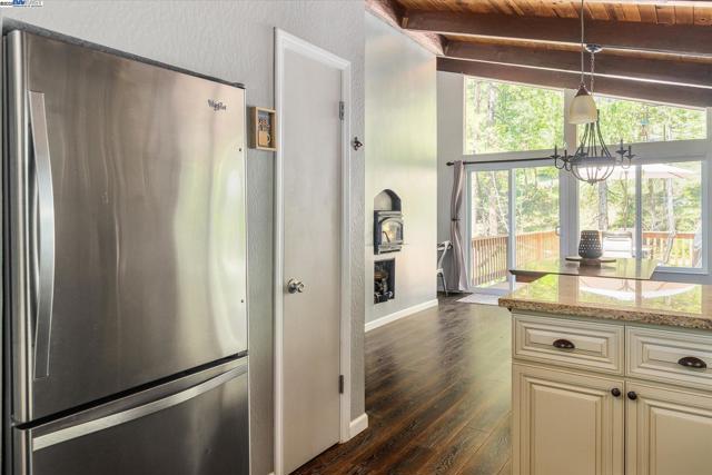 2190 Patricia Ln, Arnold CA: https://media.crmls.org/mediaz/9f6d70ee-8d92-48b4-bd4b-2c883c820d6b.jpg