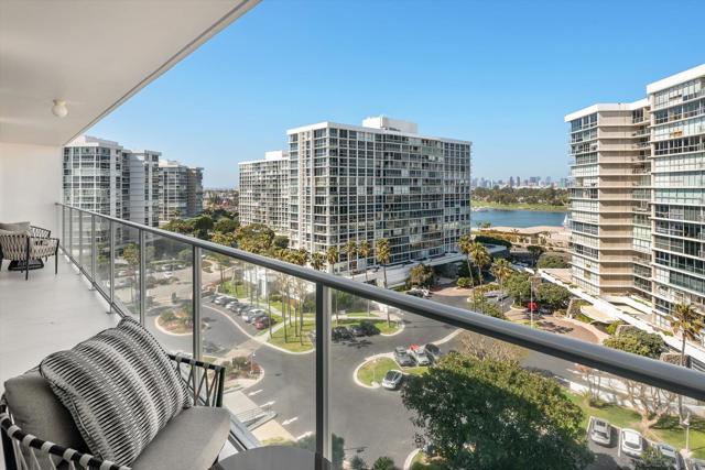 1830 Avenida del Mundo, Coronado CA: https://media.crmls.org/mediaz/9f6d7739-ad36-49e8-a935-8a3e3b360c60.jpg
