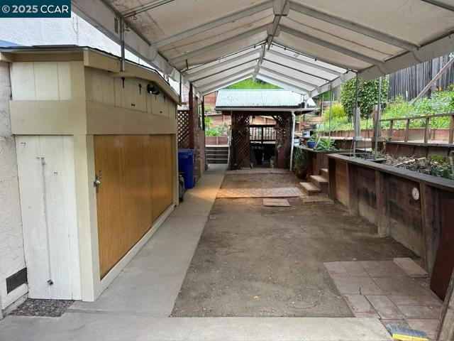 847 Maison Way, Richmond CA: https://media.crmls.org/mediaz/9f6da225-f8d1-476d-8c69-99f7cb784833.jpg