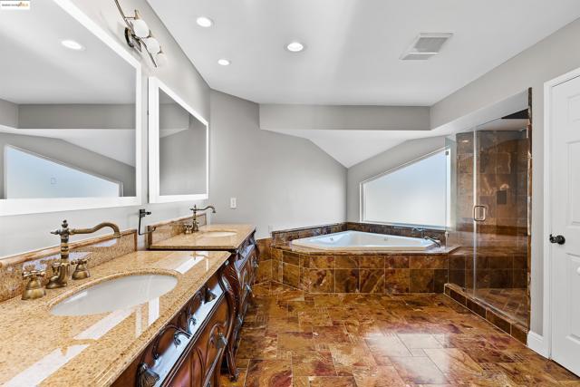 4730 Spinnaker Way, Discovery Bay CA: https://media.crmls.org/mediaz/9f6df98d-9ec0-4e06-86cb-07f96945d5bf.jpg
