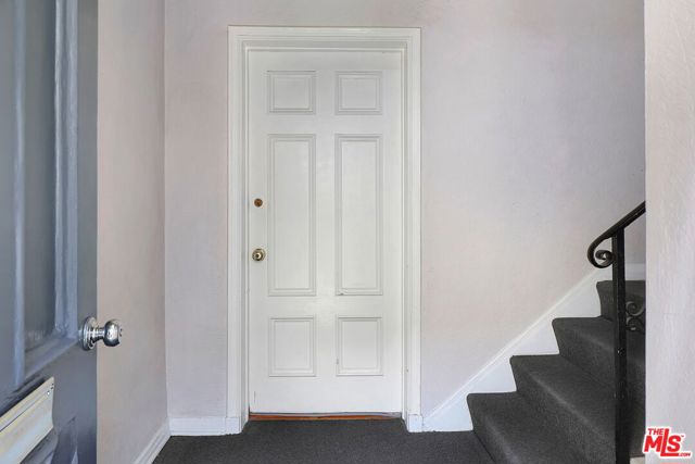 920 S Serrano Avenue, Los Angeles CA: https://media.crmls.org/mediaz/9f6e6d86-9973-47f0-a7a7-bea40d24ac45.jpg