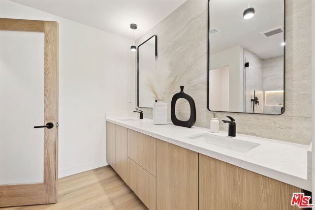 80100 Vista Grande, La Quinta CA: https://media.crmls.org/mediaz/9f6f37b6-d19d-43c5-aa40-6ffc8f8eea0e.jpg