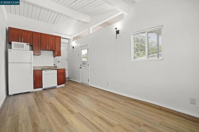 2206 Gehringer Dr, Concord CA: https://media.crmls.org/mediaz/9f6f6622-b388-4711-9e40-a8df4d094466.jpg