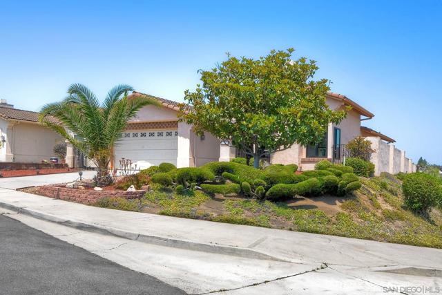 13356 Corte De Comares, San Diego CA: https://media.crmls.org/mediaz/9f6f8b92-eef5-413f-864e-f0e9d1f6e718.jpg