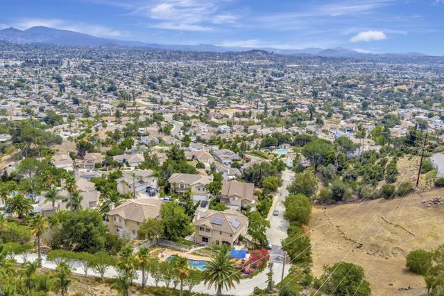 2106 Zachary Gln, Escondido CA: https://media.crmls.org/mediaz/9f6fcd8d-5dd3-472c-aef3-d86658d62c27.jpg