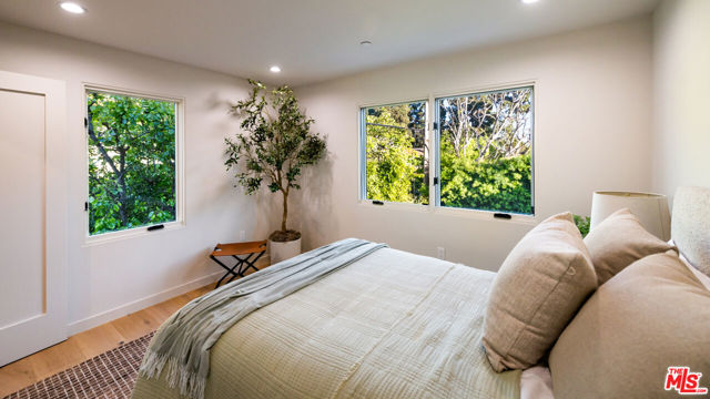 615 23rd Street, Santa Monica CA: https://media.crmls.org/mediaz/9f704f30-8d0b-4fc2-b70d-5486f768ccd7.jpg