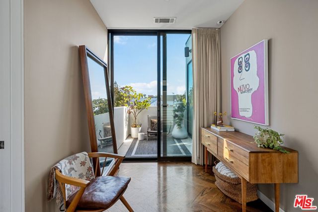 1102 Amoroso Place, Venice CA: https://media.crmls.org/mediaz/9f70677f-d71b-4182-9309-9c1d7254d6ef.jpg