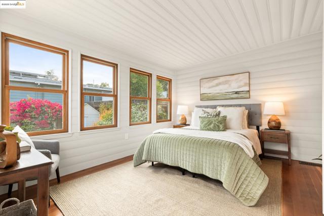 2941 Madeline St, Oakland CA: https://media.crmls.org/mediaz/9f706e91-e125-4027-a911-287881cf4c47.jpg