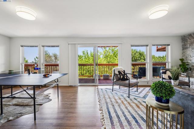 3014 BROADMOOR VIEW, Oakland CA: https://media.crmls.org/mediaz/9f70b22e-0e60-4466-9f58-49309b86a18e.jpg