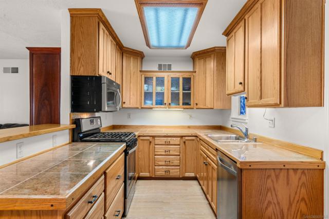 9447 Medina Dr, Santee CA: https://media.crmls.org/mediaz/9f713d06-05d5-4913-8433-0a5b5736d05d.jpg
