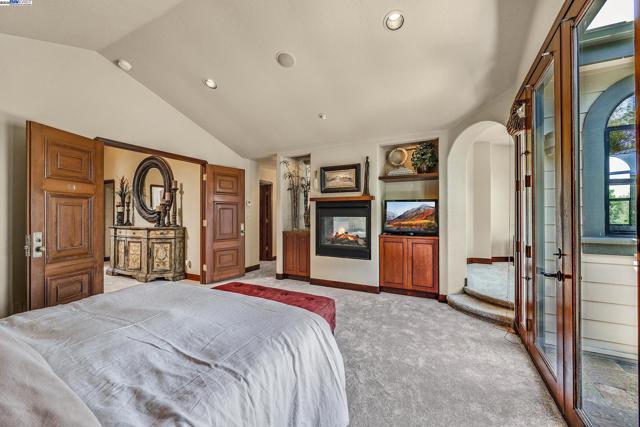 141 Ray St, Pleasanton CA: https://media.crmls.org/mediaz/9f717008-369a-4f31-87aa-3ecd58c407ee.jpg