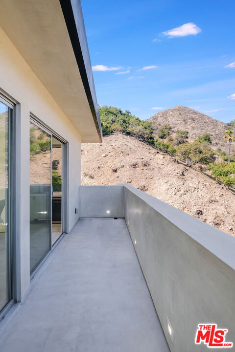 2407 San Marco Drive, Los Angeles CA: https://media.crmls.org/mediaz/9f717f09-e700-4cbe-80f2-66439738eaec.jpg