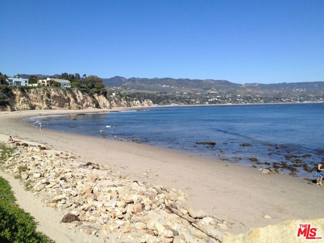 6505 Dume Drive, Malibu CA: https://media.crmls.org/mediaz/9f718df5-aad5-4f0c-ac77-7edd59cd3a8c.jpg