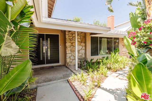 19121 Kenya Street, Porter Ranch CA: https://media.crmls.org/mediaz/9f719a63-7c5e-4d12-acd5-c8380bf79fc6.jpg