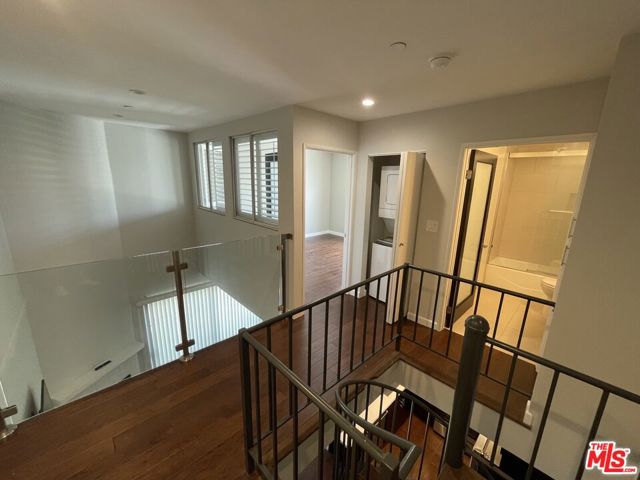 1453 3rd Street Promenade, Santa Monica CA: https://media.crmls.org/mediaz/9f71bf75-3a95-470c-9eec-405981534c70.jpg