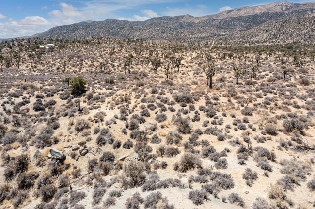 112 Angel View Road, Pioneertown CA: https://media.crmls.org/mediaz/9f720697-493b-4774-8485-2d7405450e56.jpg