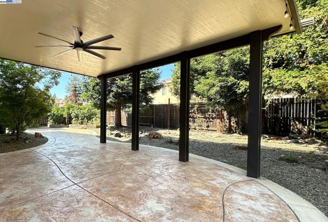 660 Mazzolo Dr, Lincoln CA: https://media.crmls.org/mediaz/9f720eb0-00a3-495c-a9db-0121c6fc609d.jpg
