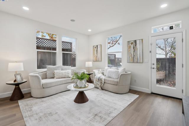 3364 Chartwell St, San Ramon CA: https://media.crmls.org/mediaz/9f7256d9-8ec6-498e-9104-53e630a4457b.jpg