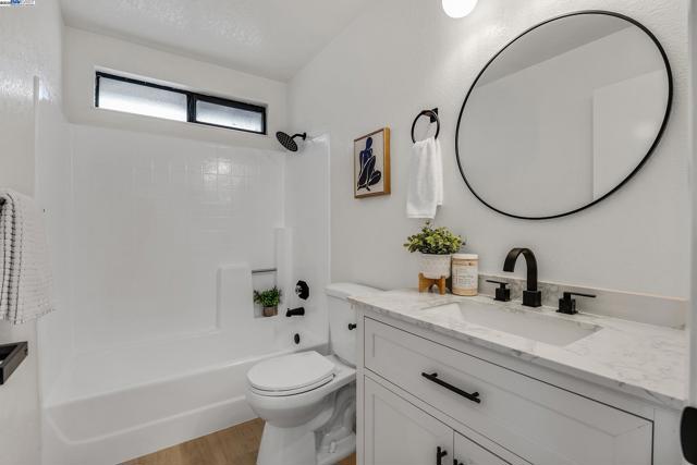 2227 Foxhill Drive, Martinez CA: https://media.crmls.org/mediaz/9f72a80d-42a2-43d2-a668-ffa3c71766fb.jpg